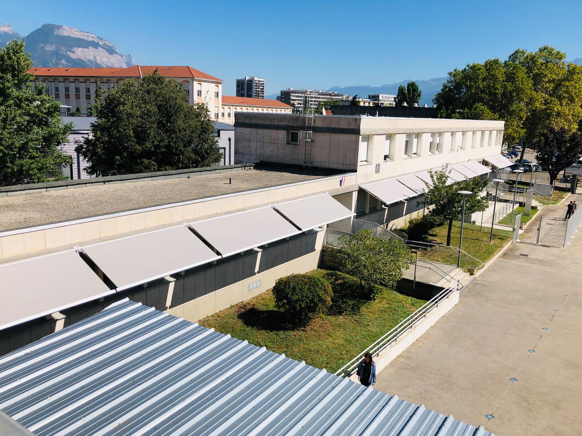 Nos réalisations  Stores bannes pour le Lycée Louise Michel